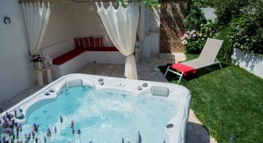 jacuzzi tra i trulli a cisternino